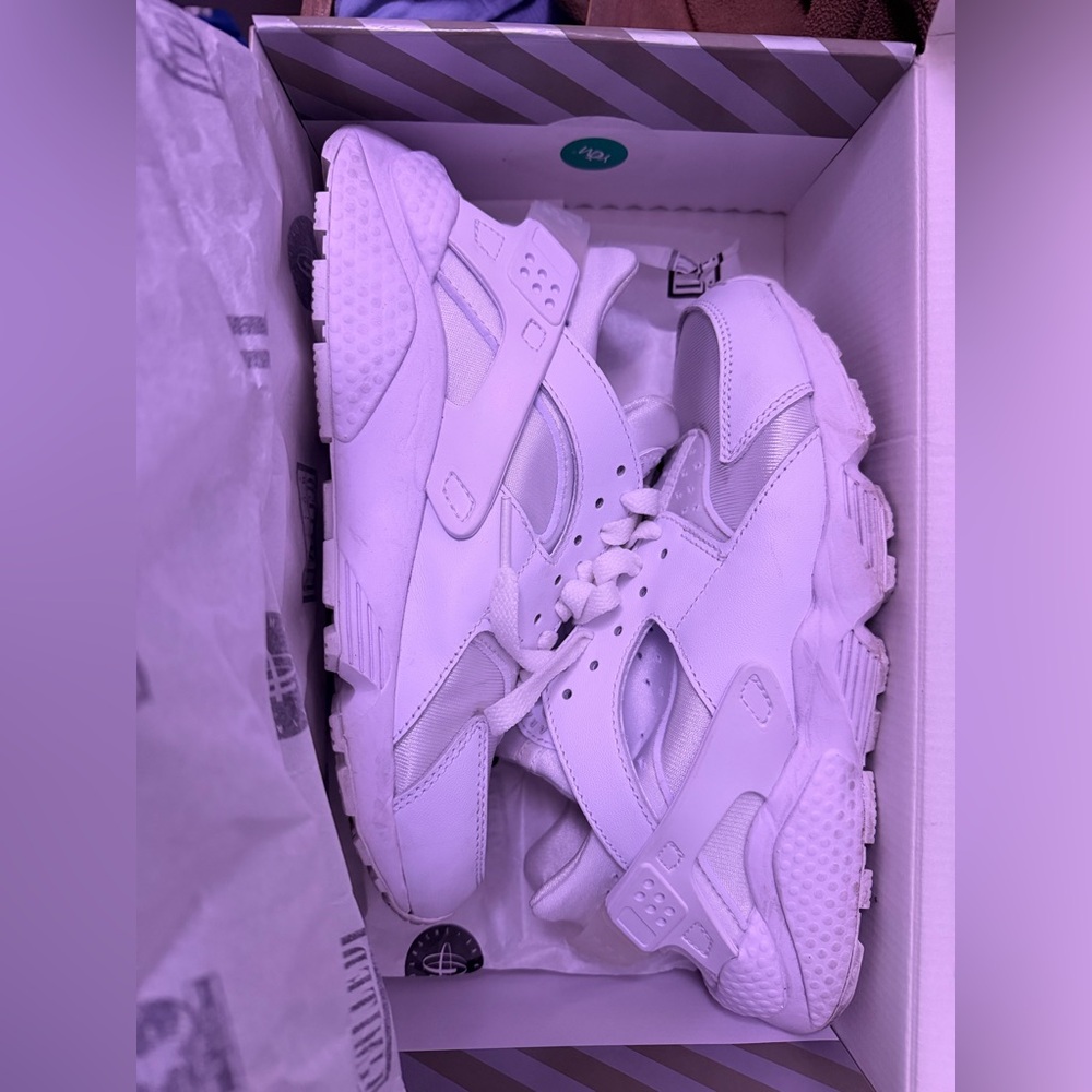 SOLD Nike Women's Size 7 Sneakers - White